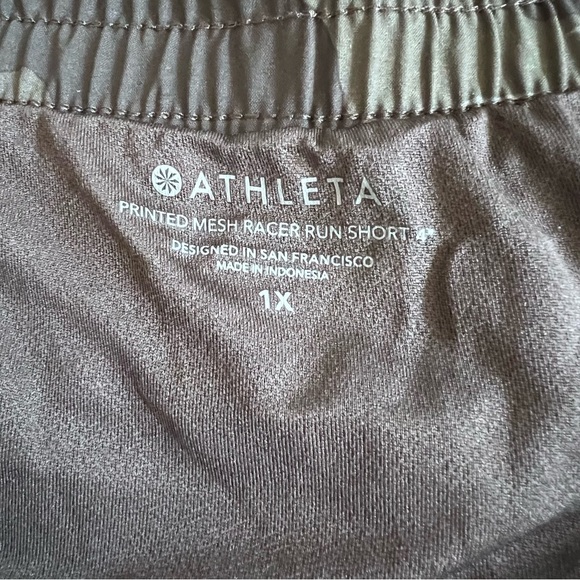Athleta printed MESH RACER RUN SHORTS 4" CAMO Size 1x - Picture 10 of 13